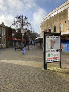 Yeovil Advertising Shelter 6533 Panel 3 outside William Dampier 97 Middle Street face road